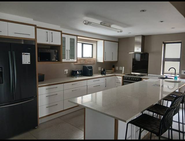4 BEDROOM HOUSE TO LET IN HARTENBOS CENTRAL